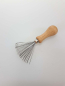 Preview: Bürsten- und Kammreiniger / Minifächer Metall mit Holzgriff