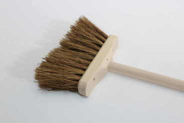 Preview: Kinder-Kokosbesen / klein mit Stiel aufrecht