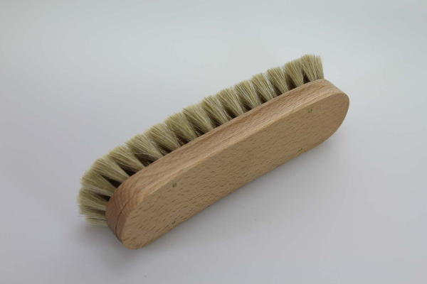 Schuh-Glanzbürste groß, geschweift / Rosshaar hell