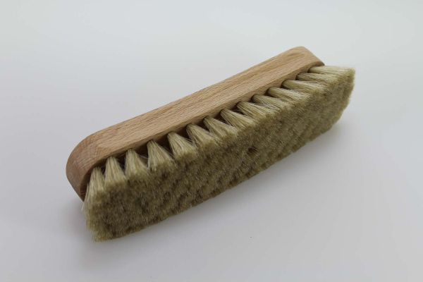 Schuh-Glanzbürste groß, geschweift / Rosshaar hell