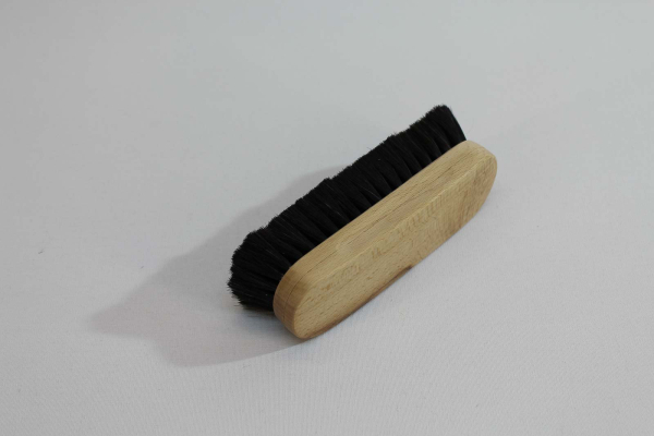 Schuhglanzbürste / Ziegenhaar dunkel, Buchenholz lackiert