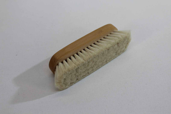 Schuhglanzbürste / Ziegenhaar hell, Buchenholz lackiert