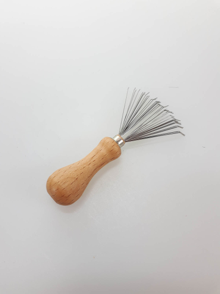 Bürsten- und Kammreiniger / Minifächer Metall mit Holzgriff