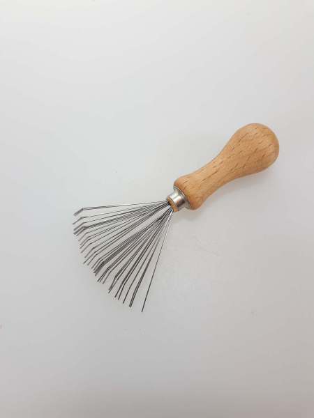 Bürsten- und Kammreiniger / Minifächer Metall mit Holzgriff